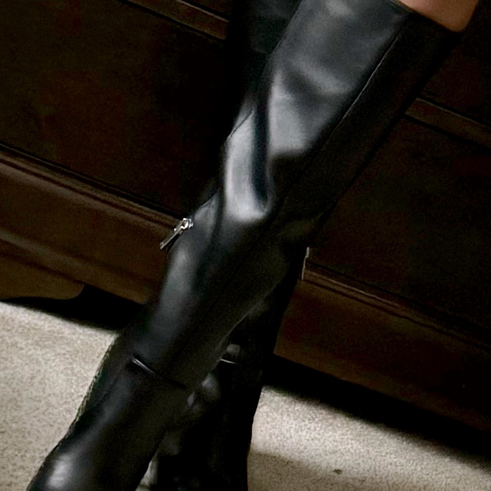 BLACK BOOTS *NEVER WORN* - Picture 7 of 10